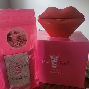 Pink Zebra Kiss Kiss Lips Warmer